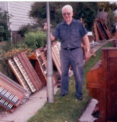Assistant organ builder Dell at the UniRes storage facility